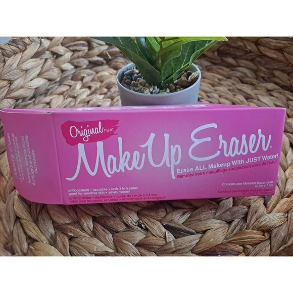The Original Pink Makeup Erase All Makeup With Just Water  15.5" x 7.5"  NEW - Picture 1 of 5